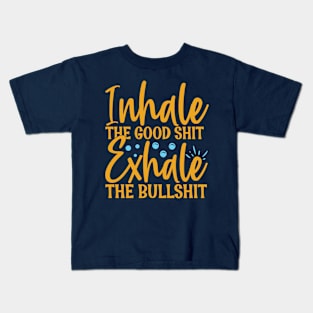 Inhale the good shit exhale the bullshit - funny Kids T-Shirt